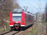 425 071/571 bei sonnigem Wetter bei der Einfahrt von Hckelhoven-Baal im Frhjahr 2008