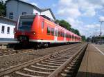 425 104/604 steht als RB 33  Rhein-Niers Bahn  nach Aachen in Geilenkirchen Bahnhof