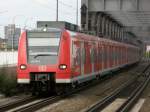 ET 425 206 fhrt als S1 in Richtung Kaiserslautern in den Bahnhof Ludwigshafen Mitte ein.