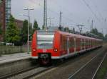 425er Duo,voraus 425 0527-9,als RB42 (RB20242) Mnster-Essen,
Einfahrt in Recklinghausen Hbf,Gleis1.(26.08.2008) 