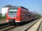 Der 425 758-0 verlt am 26.09.2008 um 11:18 Uhr den Bahnhof Mannheim-Rheiaus als RB nach Waghusel.