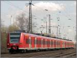 RE3 (nach Dsseldorf Hbf.) bedient von 425 069-2 hat Wanne-Eickel HBf verlassen.  Wanne-Rhlinghausen  30.03.2009