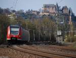 Unterm Marburger Landgrafenschloss (XI). Der Lokfhrer von Quietschie alias RE 25025 alias Bandscheibenexpress alias Mittelhessenexpress nach Frankfurt sieht fast gar nichts. (07. April 2007, 17:53)