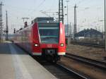 Hier ist die 425-251 am 4.3.2005 gerade bei der Einfahrt von Mannheim Hbf.