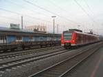 RE 425 102-1 auf dem Weg nach M`Gladbach aufgenommen am Bf.