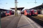 425er Treffen in Herford am 21.3.2005. Links: 425 073 mit der RB 61 nach Bielefeld. Mitte: 425 077 mit der RB 72 nach Paderborn. Rechts: 425 108 mit der RB 61 nach Bad Bentheim.