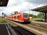  Quietschie  425 011-4 als Regionalbahn nach Schnebeck-Salzelmen bei der Einfahrt in den Bahnhof Magdeburg-Buckau.