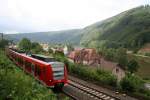 S1 nach Homburg(Saar) mit 425 220-1 am 13.7.2009 im Neckartal bei Zwingenberg.