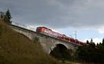 Gewitterstimmung im Donautal:
Ein 425 - 426 - Doppel überquert am 10. September 2009 die 176 Meter lange und 28 Meter hohe Einödtalbrücke bei Hattingen. Der Zug ist als RE 19616 unterwegs von Singen nach Stuttgart.