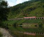 425 *** als RE 12024 (Koblenz Hbf-Kaiserslautern Hbf)auf dem Pndericher Hangviadukt 13.8.09
