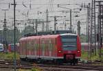 425 583-2 als RB35 nach Wesel bei der Bereitstellung in Duisburg Hbf, 24.5.10