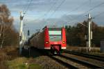 425 511-3 Als Regionalbahn nach Schnebeck Salzelmen in Tangerhtte am Bahnbergang Stendaler Weg am 10.11.2010
