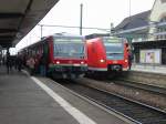 629-001 der mit zwei Motoren ausgestattet ist und 425-257 in Worms Hbf.