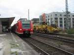 425-250 und Bauzug am 3.12.2005 in Worms Hbf.