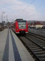 Ein BR 425 als S1 in Mosbach West am 03.03.11