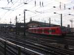 425 533-7 mit eine Regionalzug nach Koblenz auf Kln Hauptbahnhof am 29-12-2007.