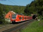 23.04.2011: 425 222-7 der S-Bahn Rhein-Neckar unterwegs als S1 von Osterburken nach Homburg (Saar) Hbf. Hier hat er gerade den 208 Meter langen Schlobergtunnel verlassen und fhrt in Frankenstein (Pfalz) ein.