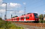 Die Triebwagen 425 093-2 und 425 091-6 fahren als RE8 aus dem Rheydter Hbf aus  in Richtung Odenkirchen.