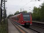 425 524-6 als RB42 nach Haltern am See beim Halt im Bf Recklinghausen Sd.