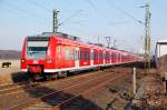 Diese RE 11 ist fast am Bahnbergang Lerchenfeldstrae in Anrath auf dem Weg nach Mnchengladbach am 11.2.2012