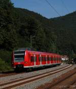 425 203-7 als S2, Mosbach(Baden) - Kaiserslautern Hbf, erreicht den Halt Lambrecht(Pfalz). 06.09.2012