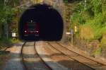 Am Tunnelausgang in Binau ist der 425 705-1 an seinem Spitzenlicht  zu erkennen.....kurz bevor er das Licht des hellen Tages wieder erblickt, um gleich hinter dem Tunnel im Bahnhof Binau zu halten. Er ist heute als S1 nach Mosbach/Baden unterwegs.Samstag 22.9.2012