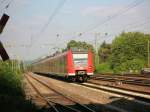 Elektrotriebwagen 425 054-4 als RE 8 nach Mnchengladbach.
Aufgenommen am 7.8.2006 kurt vor Neuwied.