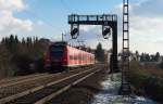 Nur einen Hauch von Winter...

kann man im Saarland verspren.

Heute gab es Sonnenschein und da muten wir raus, zwar an eine bekannte Stelle aber Hauptsache raus.

Bei -2 Grad ging es zur Anrufschranke nach Saarlouis-Roden.

425 129 ist als RB 71 Homburg/Saar - Trier unterwegs. In einer Minute wird der nchste Halt in Dillingen Saar sein.

KBS 685 14.01.2013