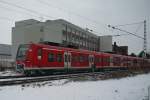 425 209-4 ist als S2 im Groraum Mannheim unterwegs und fhrt hier an einem alten Siemens Gebude vorbei.