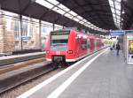 Der 425 076/576 als RB 33 an gleis Zwei in Aachen Hbf, dieser wird gleich zurck nach Duisburg Hbf fahren ber Mnchengladbach und Krefeld Hbf.