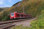 Die Herbstsonne zeigte sich doch noch am 19.10.2012 nachdem wir den Standort Saar abwrts nach Saarhlzbach verlagert hatten.


425 141 aus Trier hat Einfahrt nach Saarhlzbach, der ersten Station aus Richtung Trier im Saarland.

Zwei Stunden spter waren dort oben ber dem Felsen, dem Aussichtspunkt Vogelfelsen.

KBS 685 19.10.2012 - Bahnstrecke 3230 Saarbrcken - Karthaus