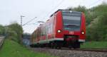 Auf dem Heimweg aus Merzig machten wir nochmal kurz halt und spazierten ber eine Brcke und an der Strecke vorbei, um evtl. noch einen neuen Fotostandort zu finden........Es hat geklappt!

425 129 hat vor 1,5 Km den Bahnhof Merzig verlassen und ist als RB nach Homburg-Saar unterwegs.

01.05.2013 - KBS 685 - Bahnstrecke 3230 Saarbrcken - Karthaus