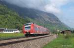 425 144-3 legt sich am 03.05.13 als RB nach Kufstein bei Niederaudorf in eine Kurve und wird gleich Oberaudorf erreichen.