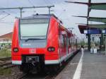 Am 31.7.06 steht 425 623 abfahrbereit in Worms Hbf.