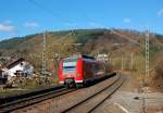 Die S1/425 719-2 nach Osterburken fhrt hier in den Bahnhof Neckargerach ein. Montag den 2.12.2013