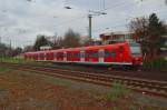 Nachschuß auf den 425 560-0 bei der Einfahrt in Rheydt Hbf als RB33 nach Duisburg am 8.12.2013