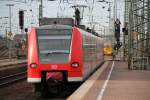 Nachschuss auf 425 558 bei der Ausfahrt aus dem Dortmunder Hbf als RE 11 nach Mönchengladbach am 21.12.13