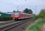 Der 425 540-2 kommt hier als RE8 nach Mönchengladbach bei Gubberath an der Fürther Hecke heran gefahren. 10.4.2014