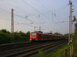 Die Rhein Niers Bahn (RB33) aus Duisburg-Hbf-Heinsberg-Rheinland) nach Aachen-Hbf  kommt aus Richtung Mönchengladbach,Herzogenrath,Kohlscheider-Bahnhof und fährt in Richtung