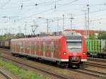 425 504-8 fährt am 03.07.2014 seinem Ziel , dem Bhf. Stendal entgegen. Das Foto entstand aus einem langsam fahrendem Zug heraus.