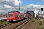Am 24.05.2014 fuhr 425 724-2 als S4 nach Bruchsal, als er in Ludwigshafen (Rhein) Mitte an den Bahnsteig rollt.