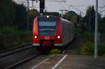 Ein RE 8 Zug nach Linz am Rhein fährt in Rheydt Hbf ein.