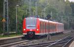 Die Rhein Niers Bahn (RB33) aus Aachen-Hbf-Heinsberg-Rheinand-Duisburg-Hbf kommt aus Richtung Aachen-West,Laurensberg,Richterich, und fährt durch Kohlscheid und fährt in Richtung Herzogenrath,Mönchengladbach.
Bei Sonne und Regenwolken am Morgen vom 8.10.2014.