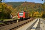 425 713-5 als S1 nach Osterburken. Hier bei der Einfahrt in Neckargerach. 2.11.2014