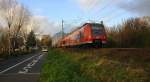 Der RE8 kommt aus Mönchengladbach-Hbf nach Koblenz-Hbf aus Richtung Köln und fährt durch Bad-Honnef am Rhein in Richtung Koblenz auf der Rechte Rheinstrecke (KBS 465) bei Bad-Honnef am