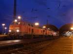 Nun ist der Zug angekoppelt jetzt wird auf Fahrt gewartet worauf der Zug mit fast Schrittgeschwindigkeit und den 425ern am Haken den Mönchengladbach Hbf in Richtung Norden verlässt wo die 425er in die Abstellung gestellt werden. Grund der ganzen Aktion ist eine Oberleitungsstörung auf Gleis 4 und 5 welche aus mir unbekannten Gründen keinen Strom mehr hatten. Aufgrund des gesperrten Bahnsteigs Gleis 4 und 5 war ein besseres Bild leider nicht möglich.

Mönchengladbach 10.01.2015