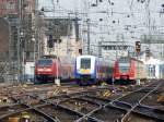 Wieder mal 3 auf einen Streich. Hier warten 146 019 mit ihren RE und der HKX auf Fahrt in den Kölner Hbf während 425 593-1 als RB48 ins Betriebswerk Köln Hbf fährt.

Köln 28.03.2015