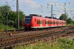 Halbzug 425 024 als RE8 nach Mönchengladbach, hier verlässt der Zug gerade Grevenbroich. 9.6.2015