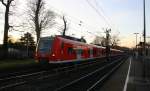 Die Rhein Niers Bahn (RB33) aus Aachen-Hbf-Heinsberg-Rheinand-Duisburg-Hbf kommt aus Richtung Aachen-West,Laurensberg,Richterich, und hält in Kohlscheid und fährt in Richtung