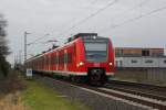 425 105-4 als RE6a nach Köln/Bonn Flughafen am 19.12.2015 in Neuss Allerheiligen.